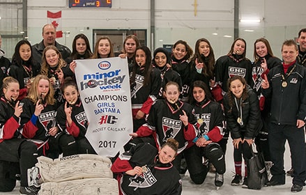 Championnes bantam a en 2017 à la semaine de hockey mineur féminin.